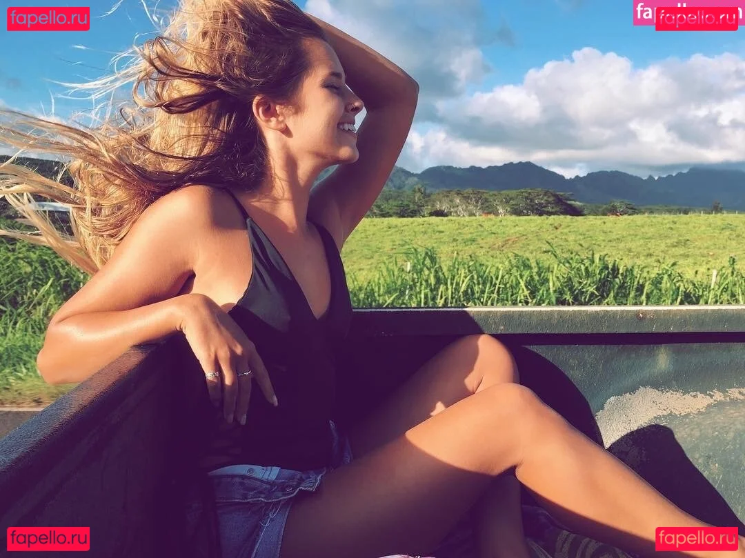 Emily Zeck Onlyfans Photo Gallery 