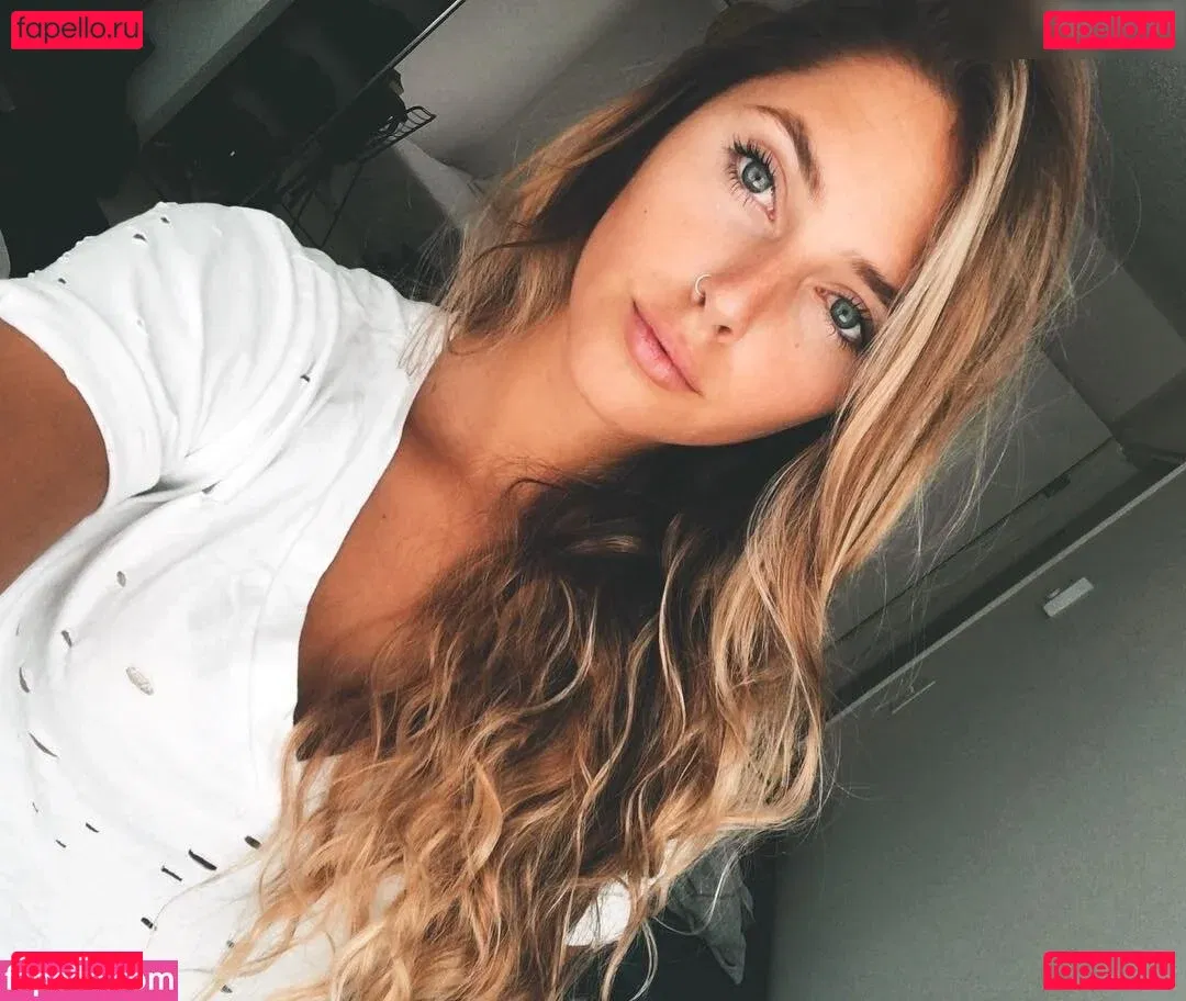 Emily Zeck Onlyfans Photo Gallery 