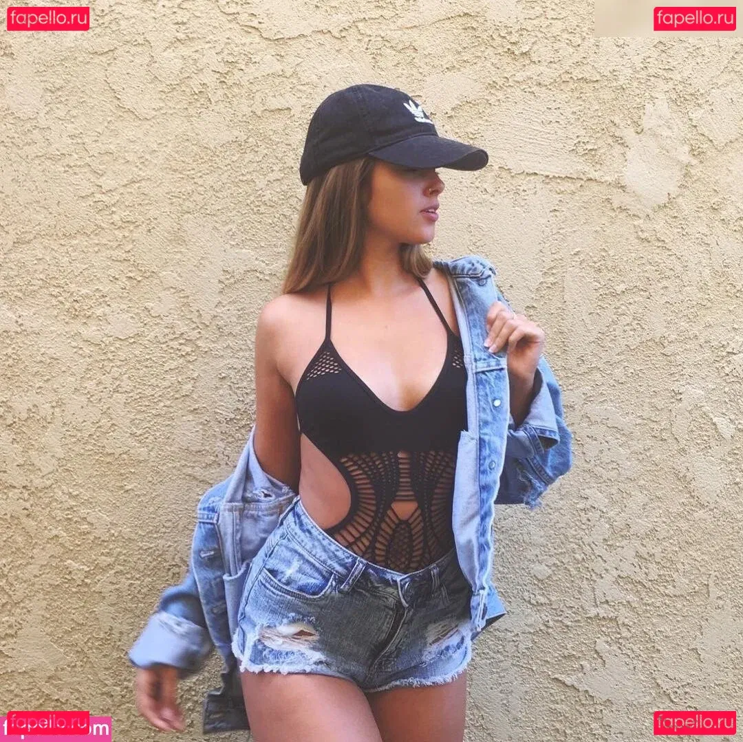 Emily Zeck Onlyfans Photo Gallery 