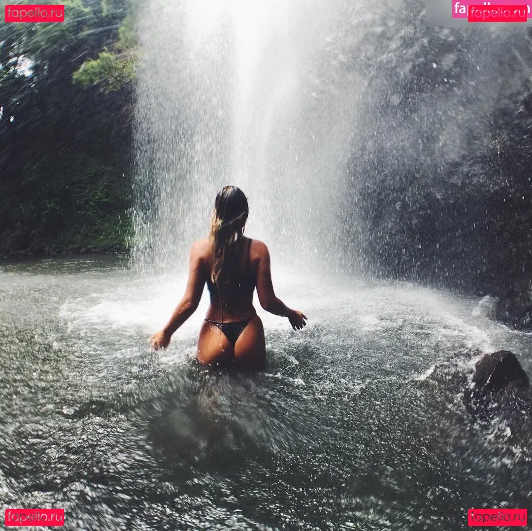 Emily Zeck Onlyfans Photo Gallery 