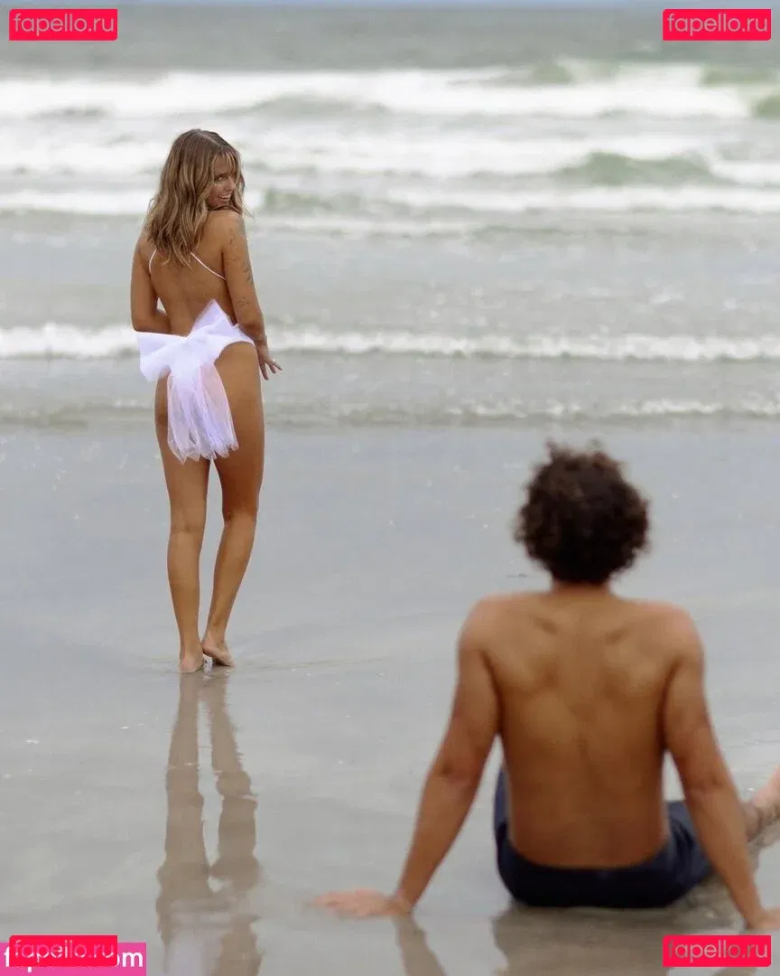 Emily Zeck Onlyfans Photo Gallery 