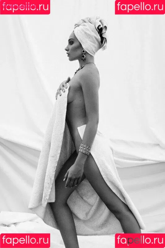 Romi Pavoncello Onlyfans Photo Gallery 