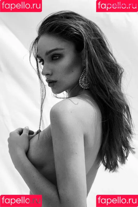 Romi Pavoncello Onlyfans Photo Gallery 