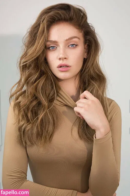 Romi Pavoncello Onlyfans Photo Gallery 