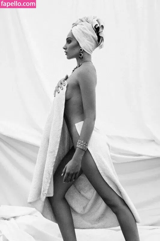 Romi Pavoncello Onlyfans Photo Gallery 