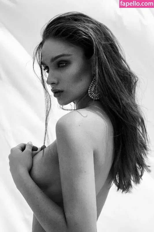 Romi Pavoncello Onlyfans Photo Gallery 