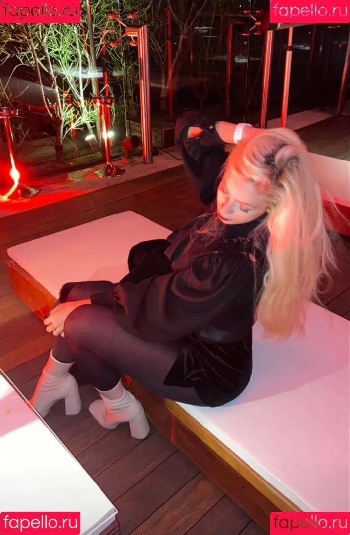 Rebecca Pavanelli Onlyfans Photo Gallery 