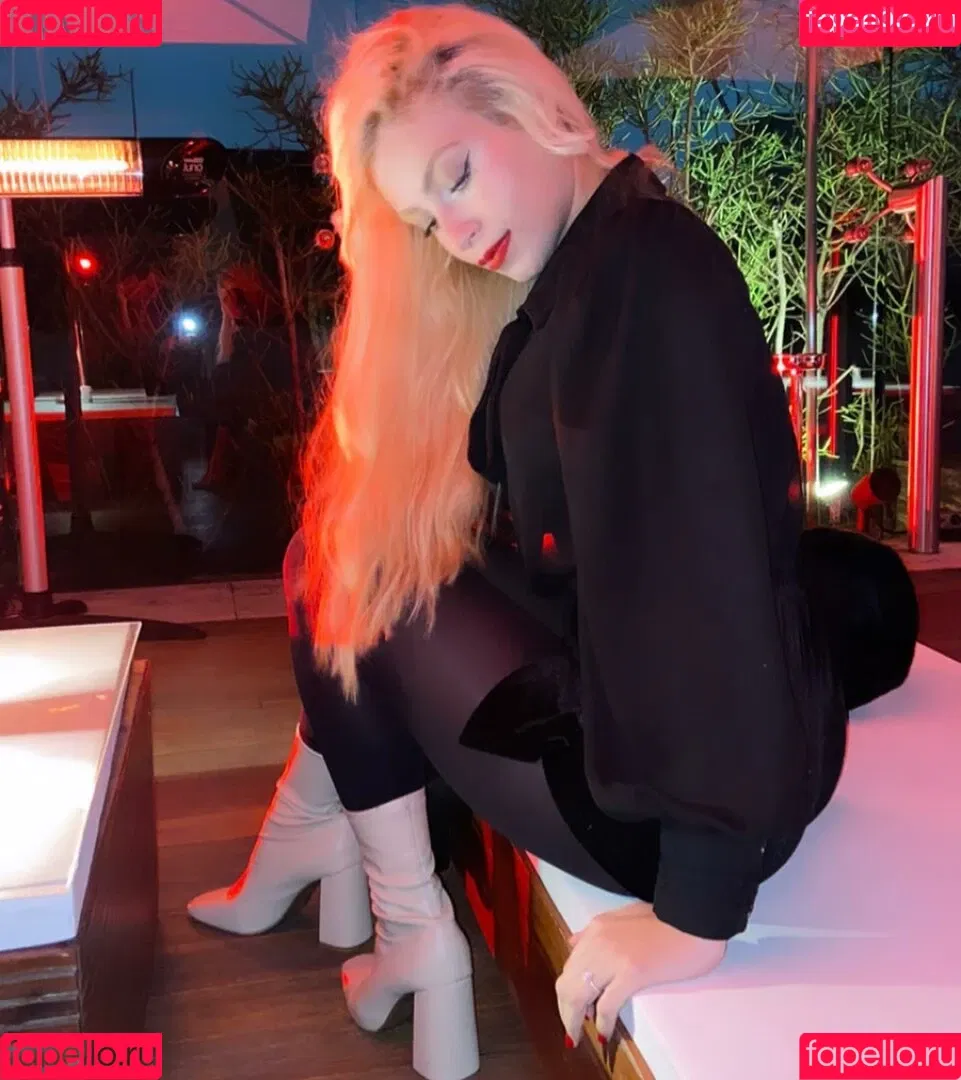 Rebecca Pavanelli Onlyfans Photo Gallery 