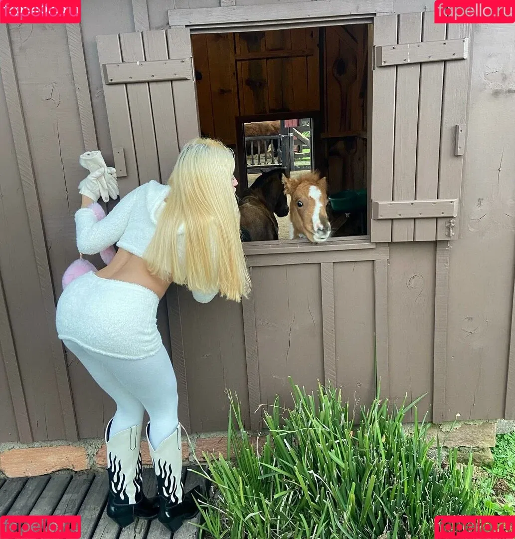 Rebecca Pavanelli Onlyfans Photo Gallery 