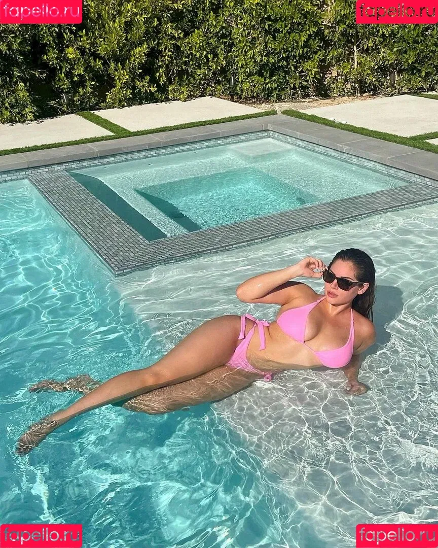 Nazanin Kavari Onlyfans Photo Gallery 