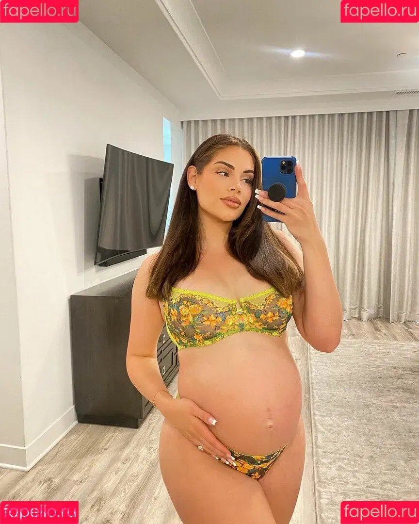 Nazanin Kavari Onlyfans Photo Gallery 