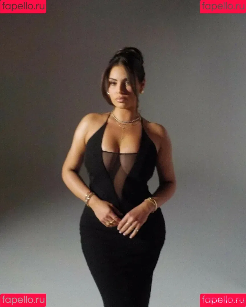 Nazanin Kavari Onlyfans Photo Gallery 