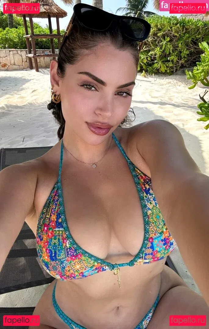 Nazanin Kavari Onlyfans Photo Gallery 