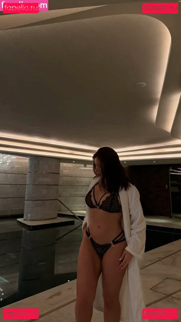 Nazanin Kavari Onlyfans Photo Gallery 