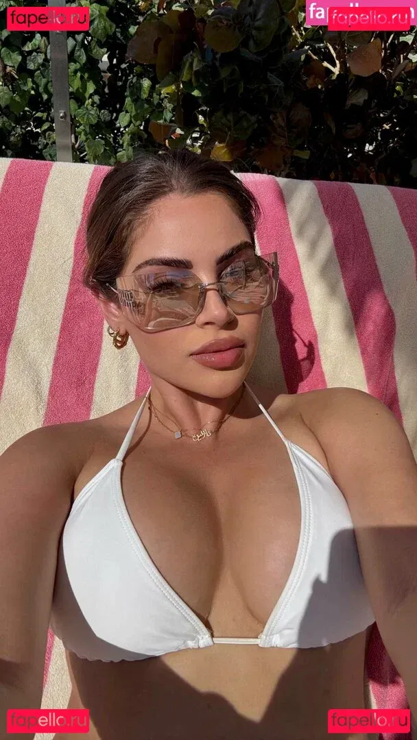 Nazanin Kavari Onlyfans Photo Gallery 