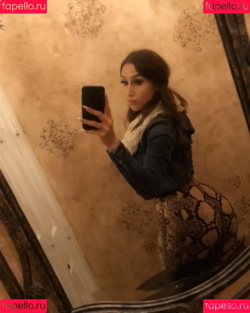 Chloe Flores Onlyfans Photo Gallery 