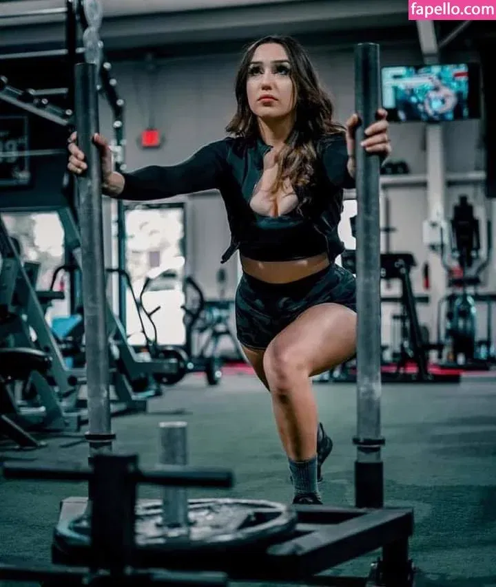 Chloe Flores Onlyfans Photo Gallery 