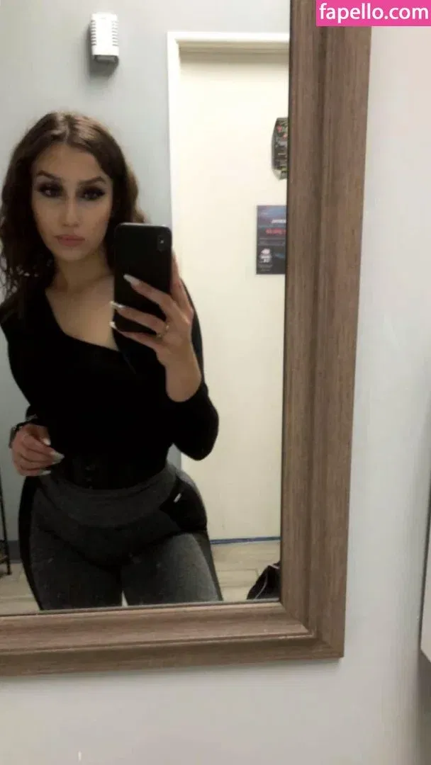 Chloe Flores Onlyfans Photo Gallery 