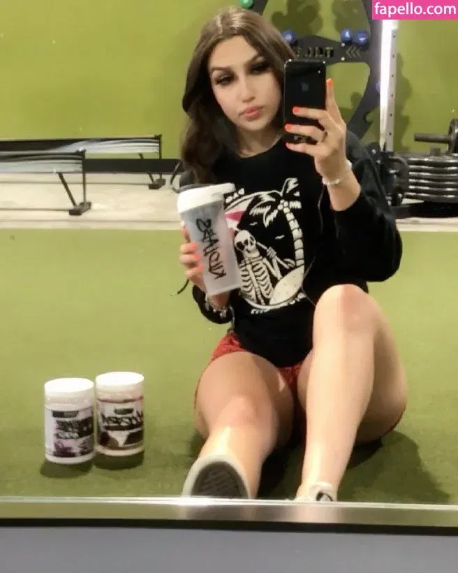 Chloe Flores Onlyfans Photo Gallery 