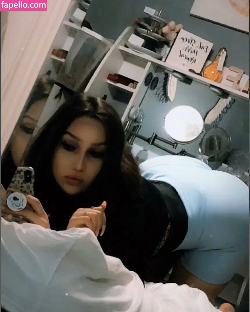 Chloe Flores Onlyfans Photo Gallery 