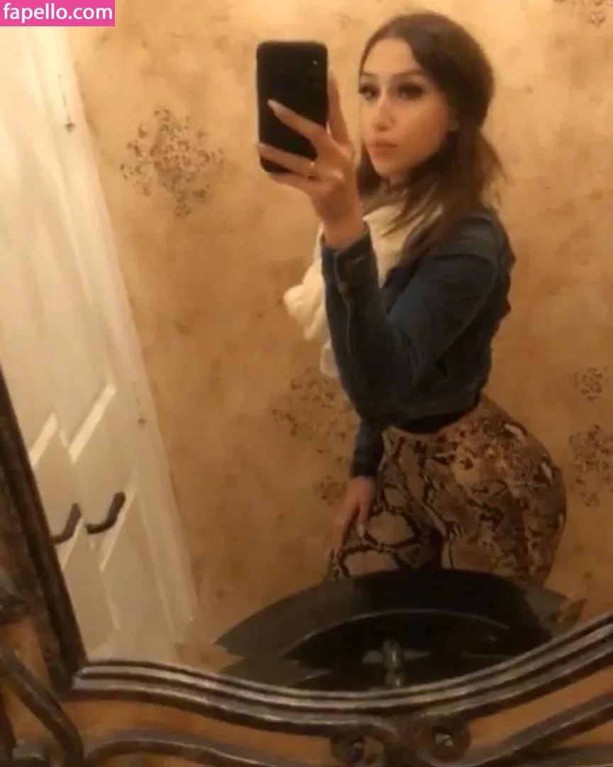 Chloe Flores Onlyfans Photo Gallery 