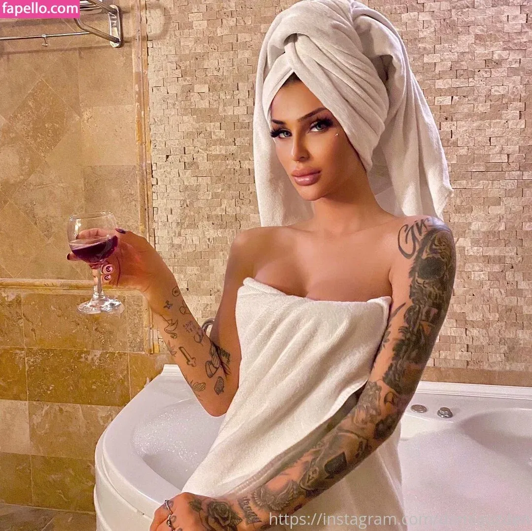 damlaozden Onlyfans Photo Gallery 