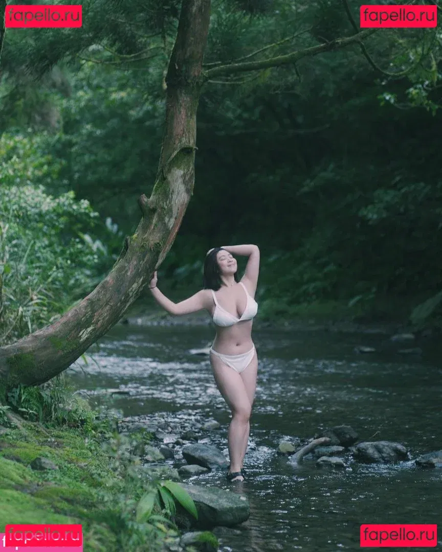 yiyihahahaha Onlyfans Photo Gallery 