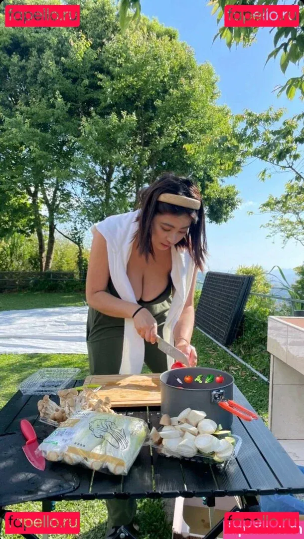 yiyihahahaha Onlyfans Photo Gallery 