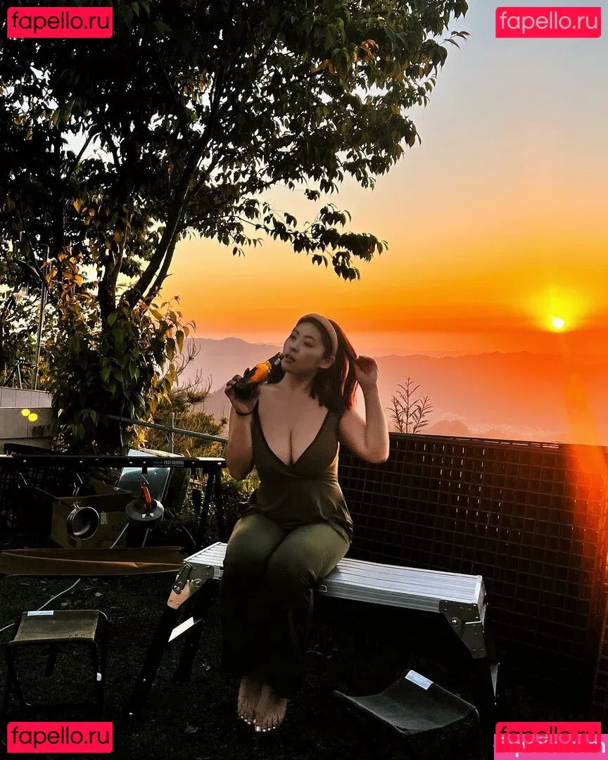 yiyihahahaha Onlyfans Photo Gallery 