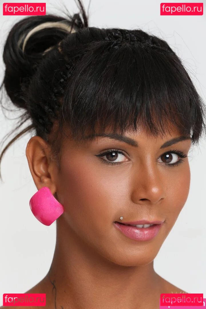 Isabella Chrystin Onlyfans Photo Gallery 