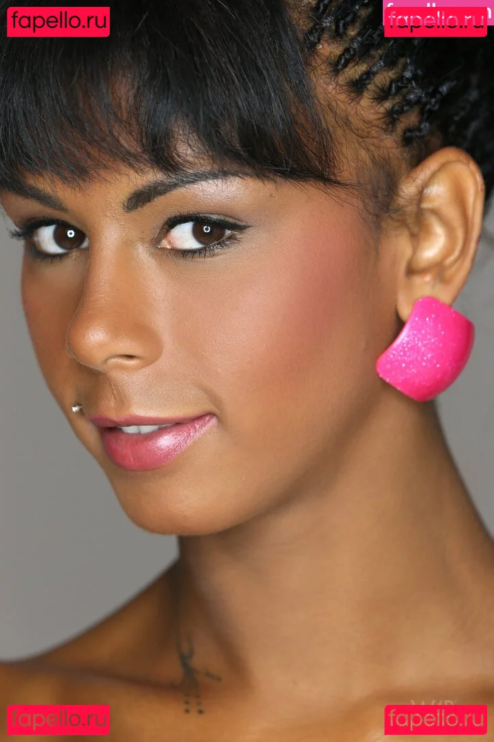 Isabella Chrystin Onlyfans Photo Gallery 