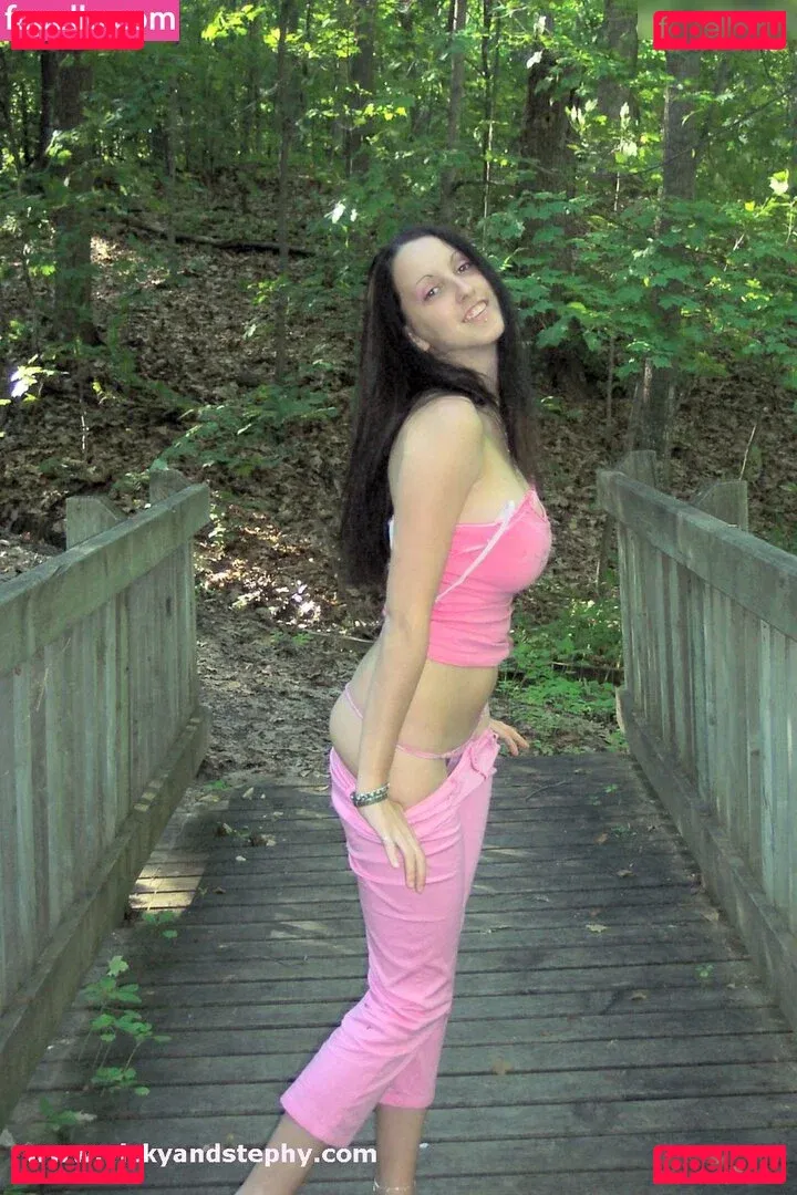 One Click Vicky Onlyfans Photo Gallery 