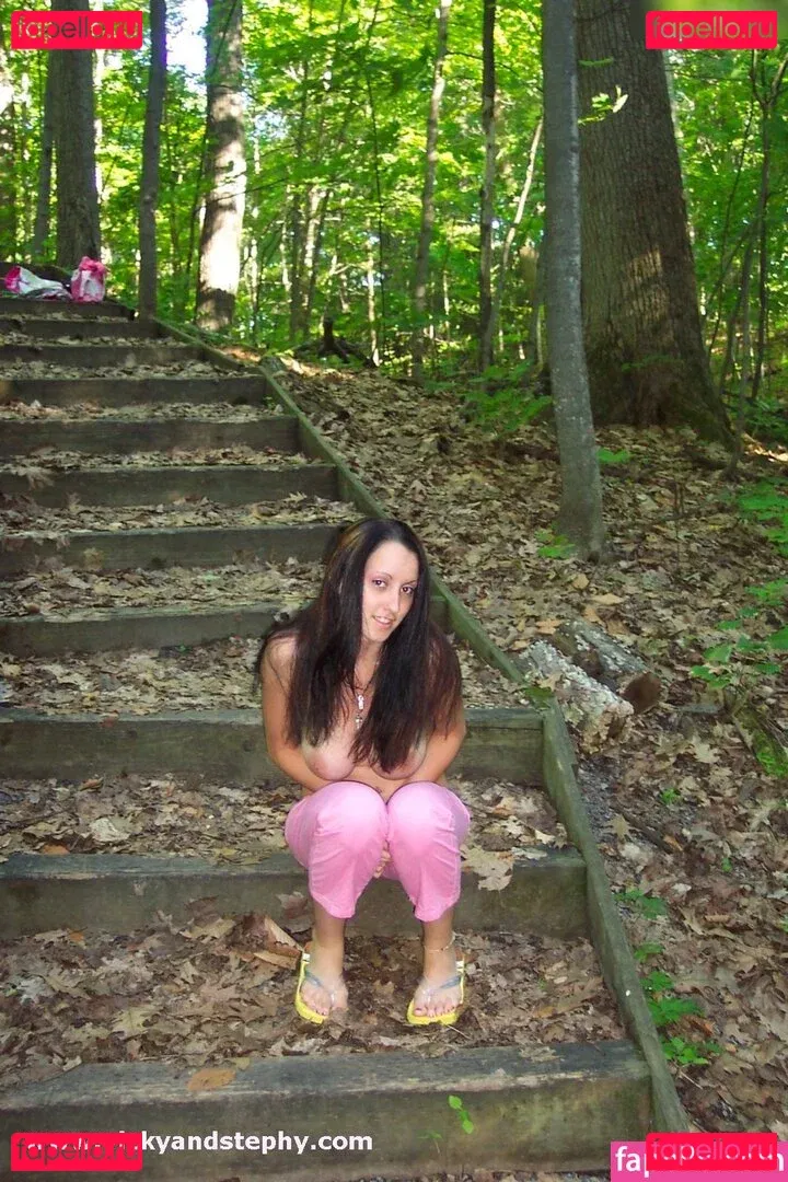 One Click Vicky Onlyfans Photo Gallery 