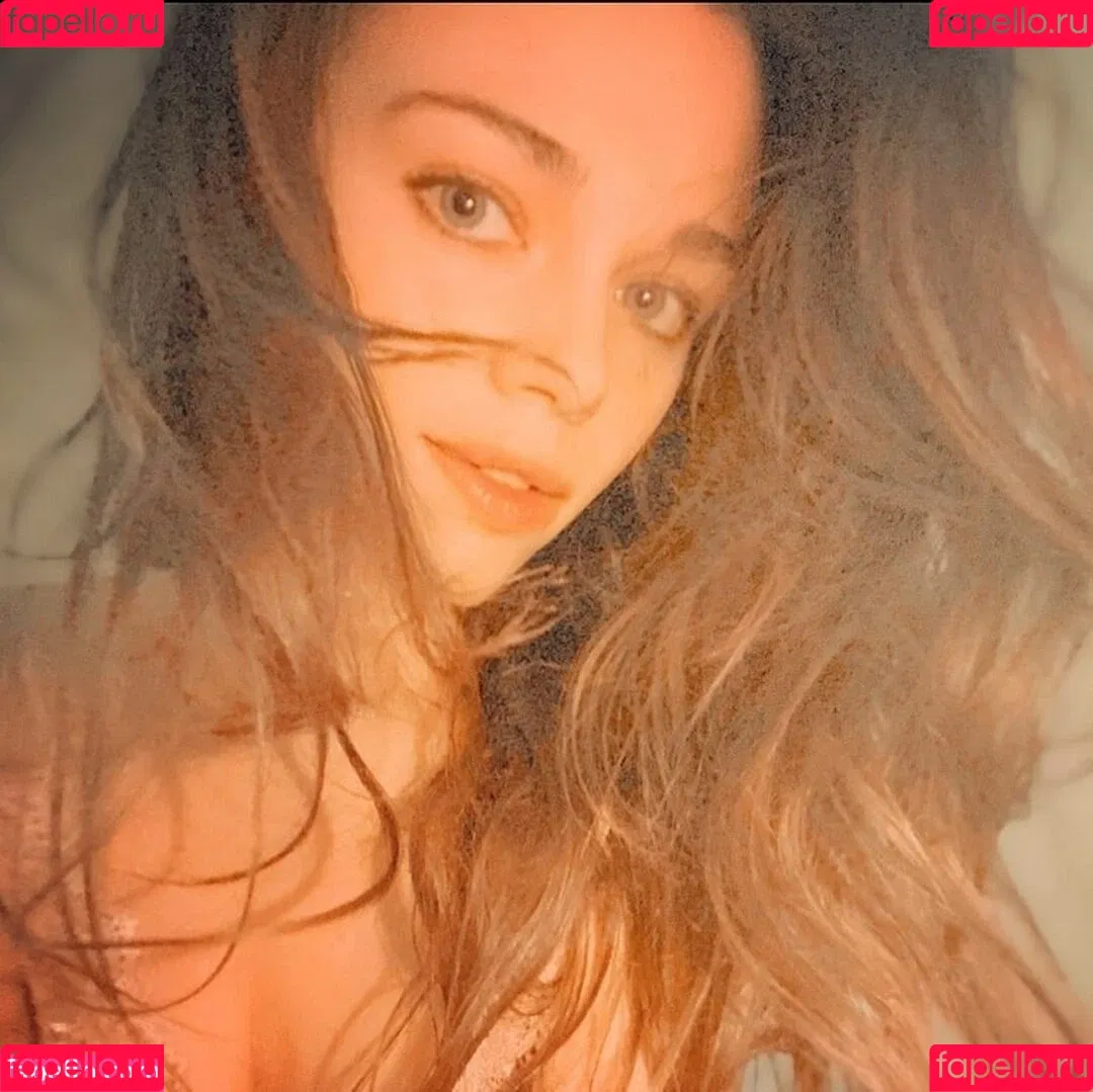 India Eisley Onlyfans Photo Gallery 