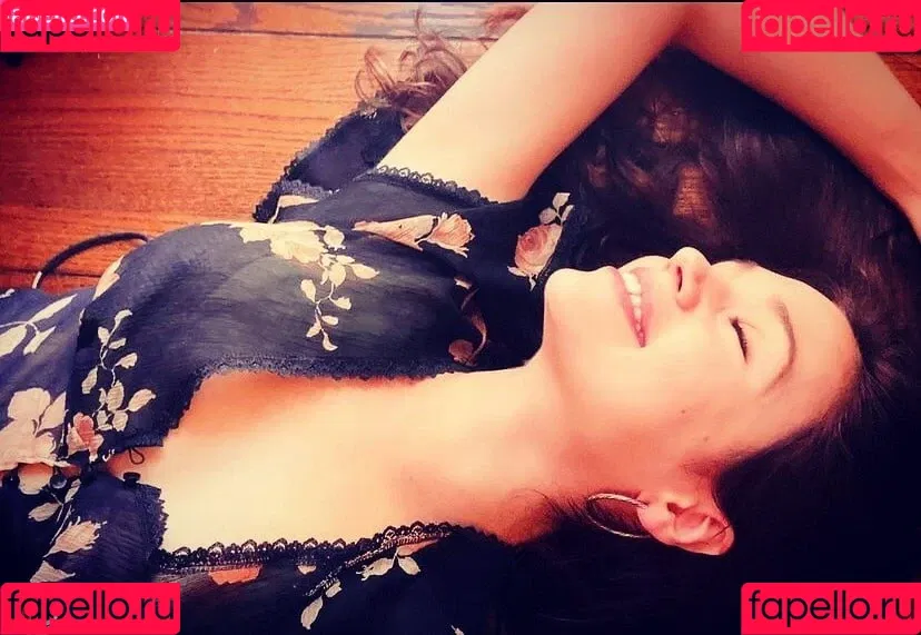 India Eisley Onlyfans Photo Gallery 