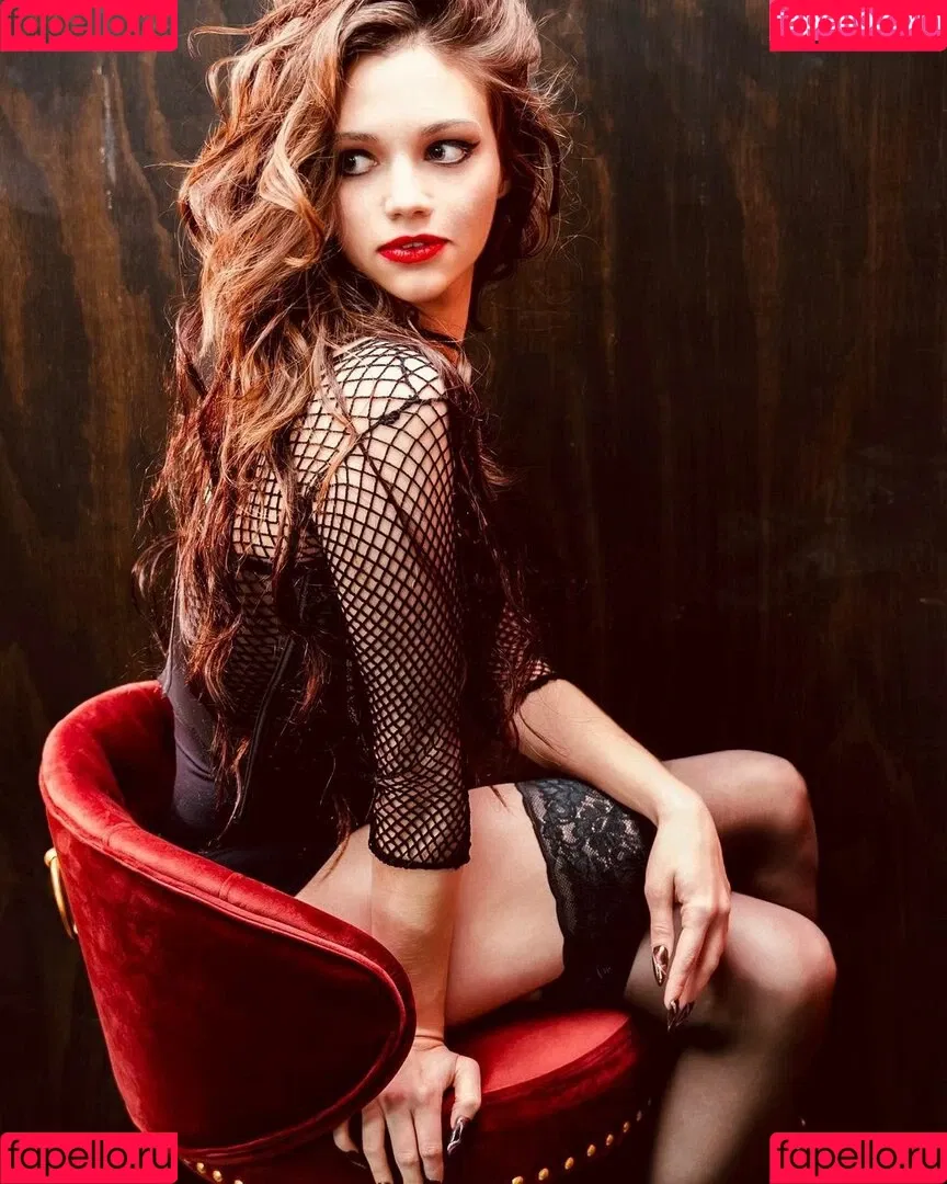 India Eisley Onlyfans Photo Gallery 