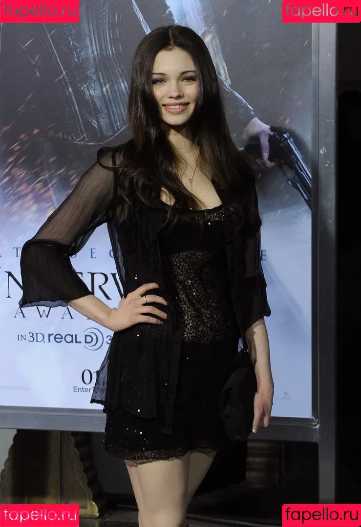 India Eisley Onlyfans Photo Gallery 