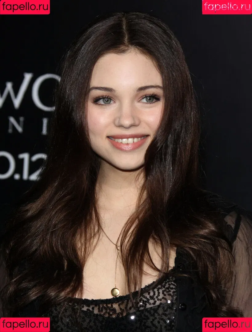 India Eisley Onlyfans Photo Gallery 