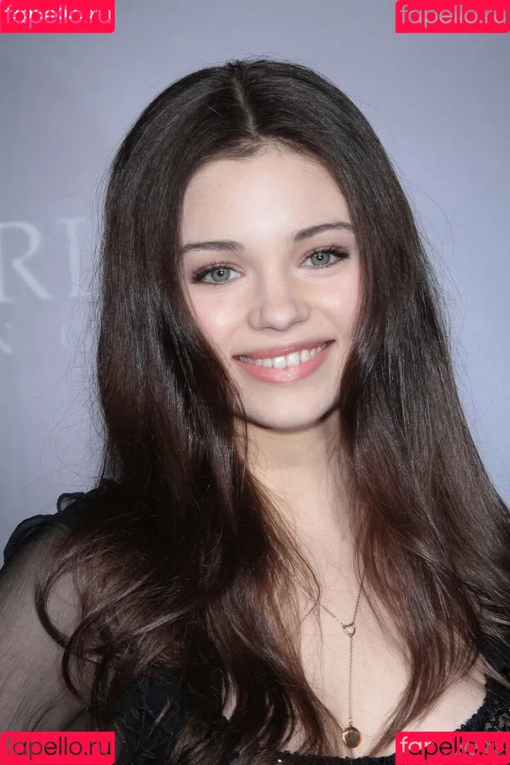 India Eisley Onlyfans Photo Gallery 