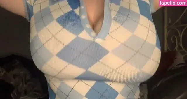 Busty Chloeuk Onlyfans Photo Gallery 