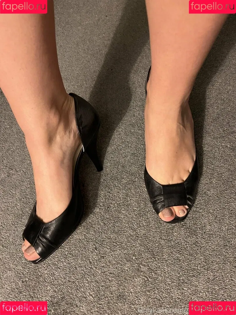 tippystastytoes Onlyfans Photo Gallery 