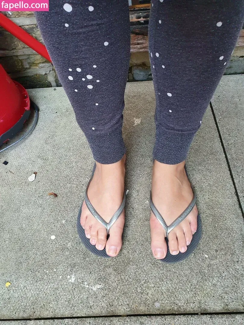 tippystastytoes Onlyfans Photo Gallery 