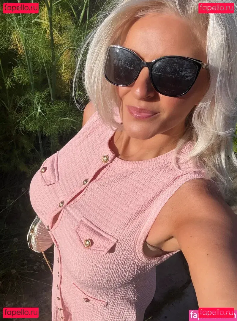 Julie Onlyfans Photo Gallery 