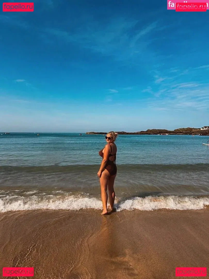 Julie Onlyfans Photo Gallery 