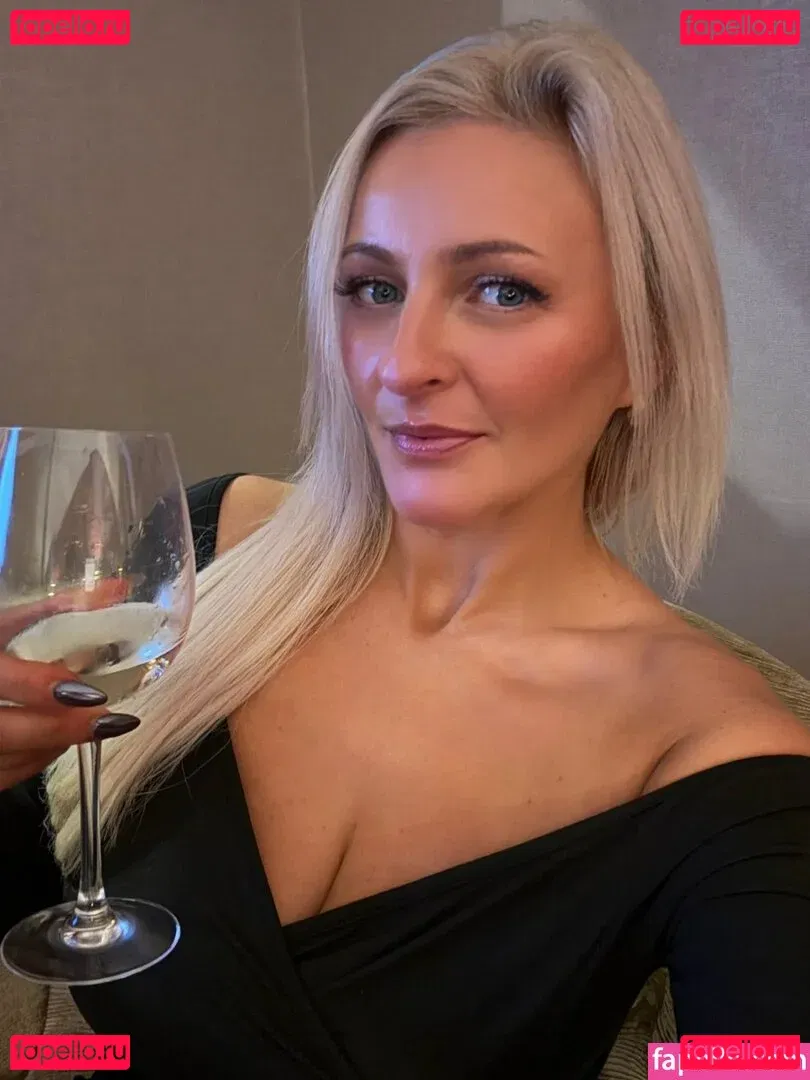 Julie Onlyfans Photo Gallery 