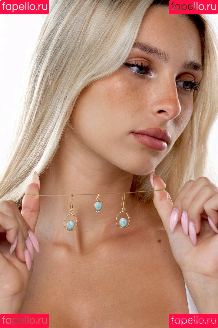 Ella Netzer Onlyfans Photo Gallery 