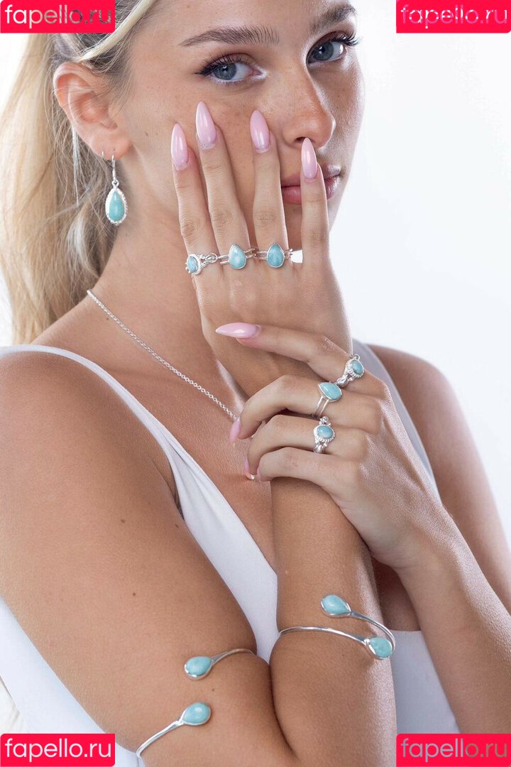 Ella Netzer Onlyfans Photo Gallery 