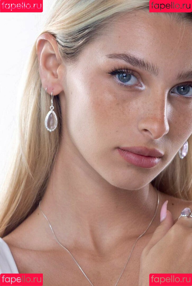 Ella Netzer Onlyfans Photo Gallery 