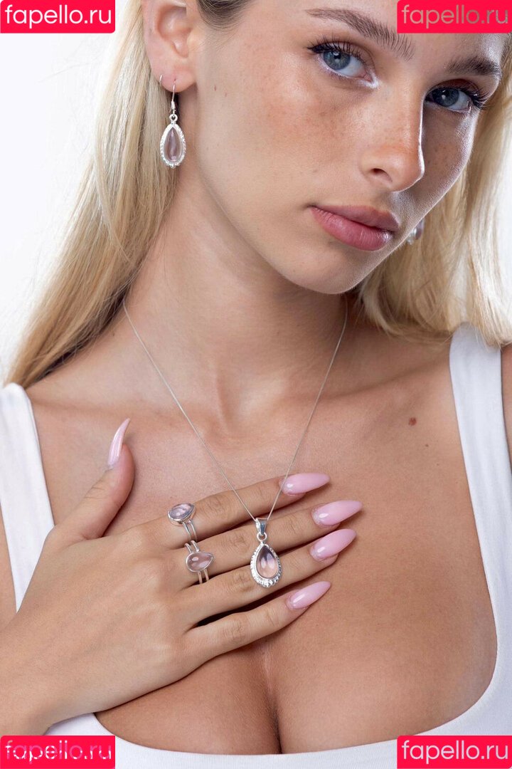 Ella Netzer Onlyfans Photo Gallery 