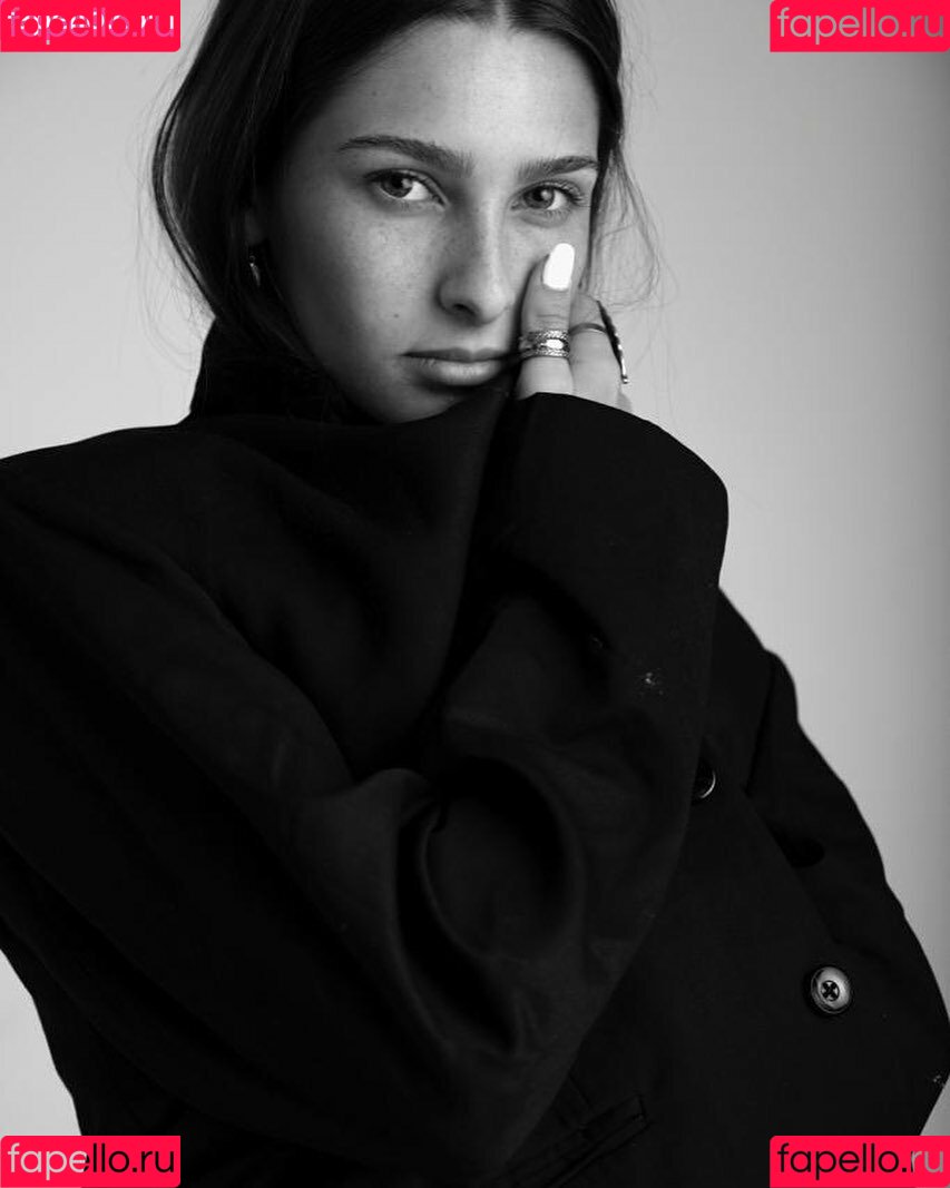 Ella Netzer Onlyfans Photo Gallery 